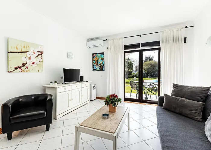 Ground Floor With Direct Access To Swimming Pool Appartement