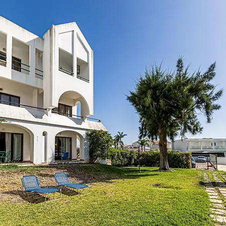 Ground Floor With Direct Access To Swimming Pool * Албуфейра