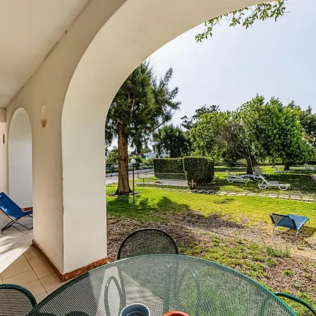 Ground Floor With Direct Access To Swimming Pool Апартаменты Албуфейра