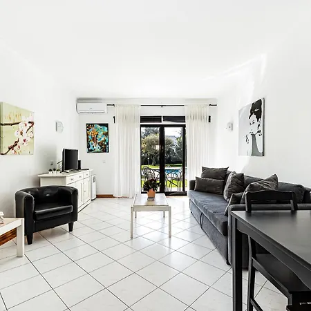 Ground Floor With Direct Access To Swimming Pool Apartament