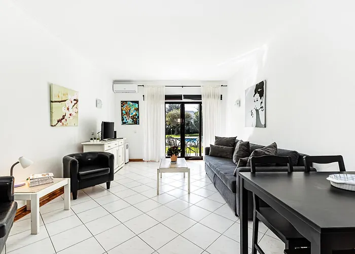 Ground Floor With Direct Access To Swimming Pool Apartamento